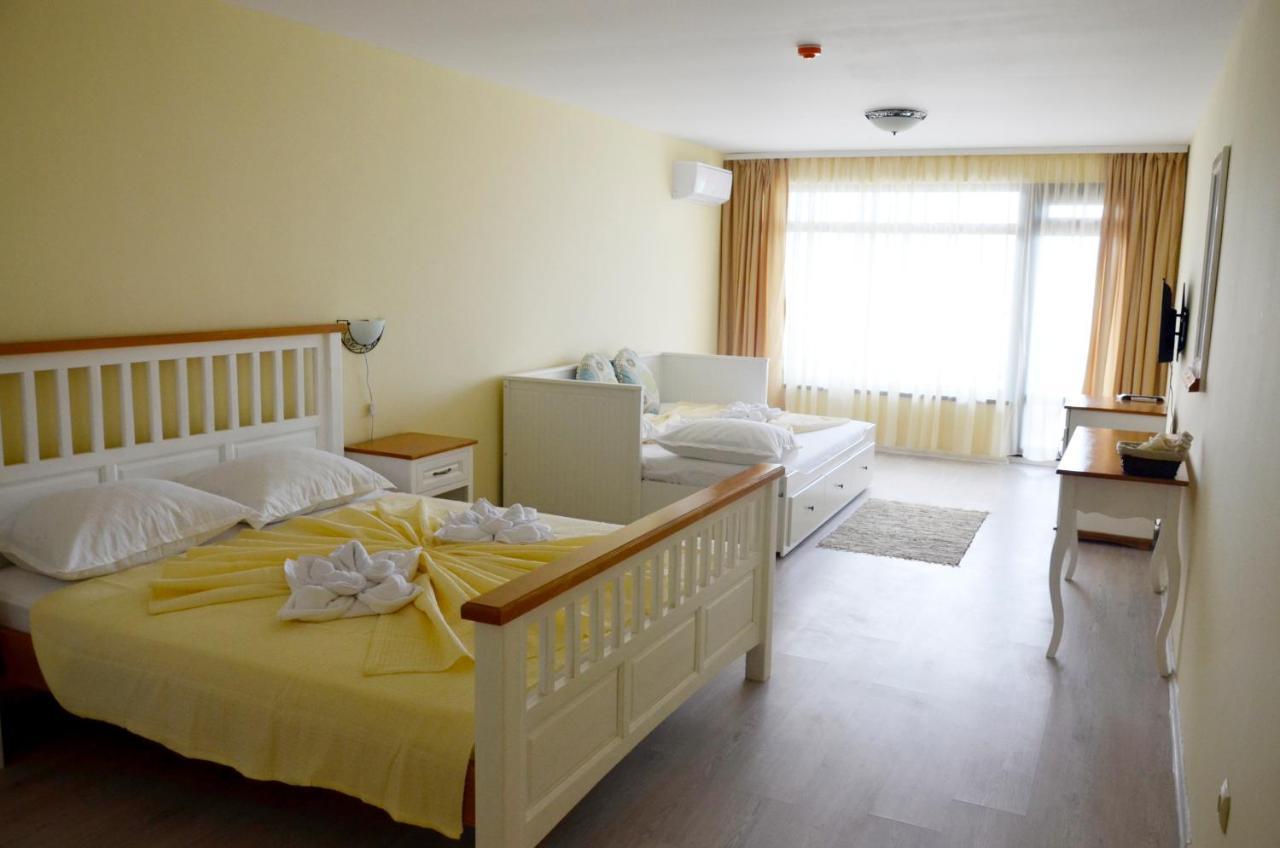 Ashram Hotel Primorsko Exteriér fotografie